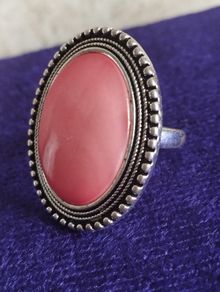 Vintage ring with mother-of-pearl coral cabochon.