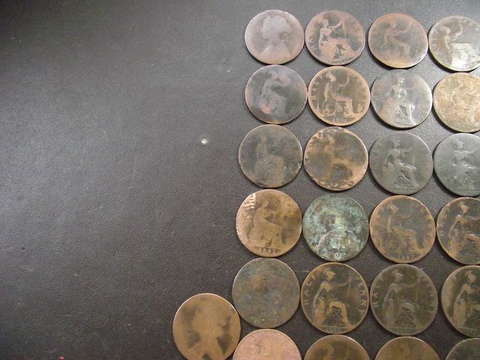 Great Britain. Victoria. 71 coins x half penny
