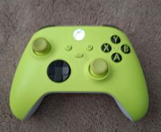 Xbox Controller Electric Volt and stereo headset
