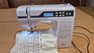 So Crafty Digital Sewing Machine
