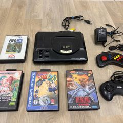 Sega Mega Drive bundle - 2 Controllers - 4 games