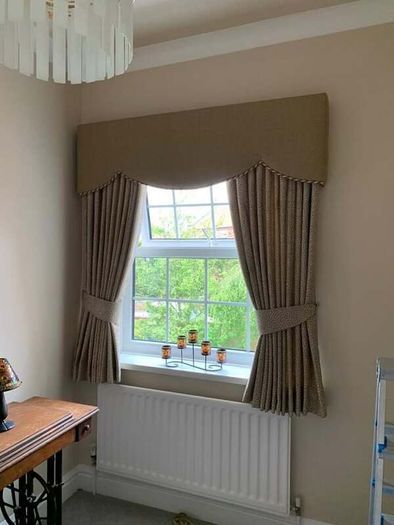 curtain  phelmet box