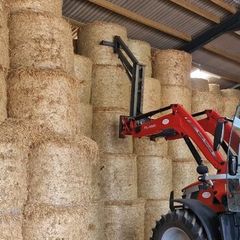 Bale giraffe handler