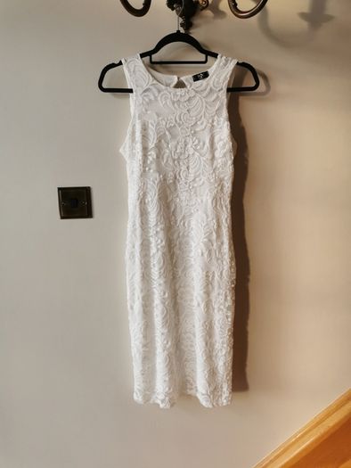 Cream sleeveless dress