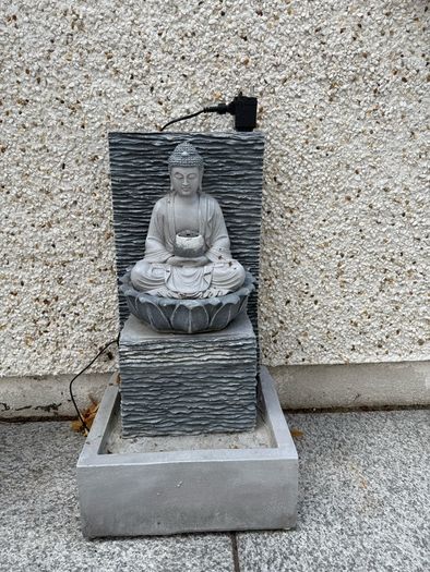 garden fountain with light still for sale due to time waiters