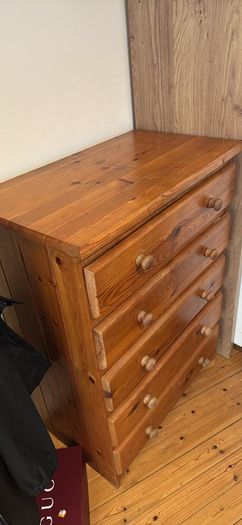 chest of drawers