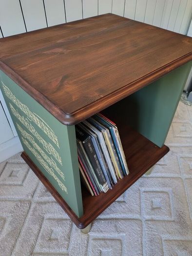 Cabinet for vinyl records storage