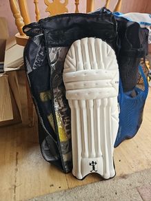 Cricket pads junior