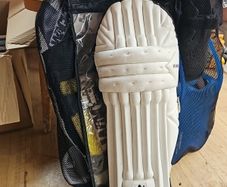 Cricket pads junior