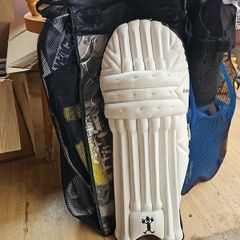 Cricket pads junior