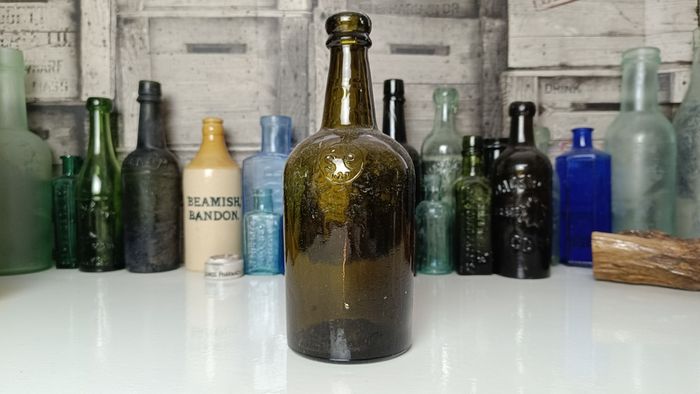 437 - Vintage Saorstat Eireann 1920s Collectible Decorative Bottle