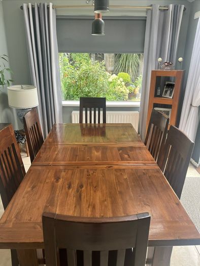 Kitchen table & 6 chairs