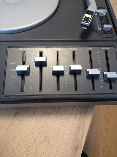Philips 22GR814 record player  cassette recorder combination unit with a built in amplifier