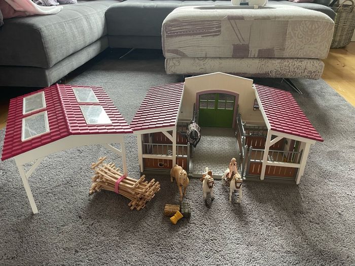 schleich stables