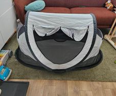 Travel Cot like a tent Deryan Peuter Luxe