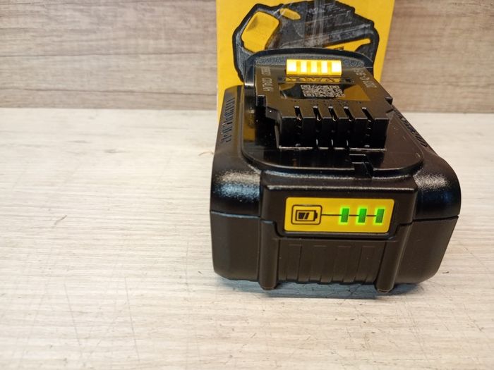 Dewalt 18v Xr 4ah Battery, Dcb182
