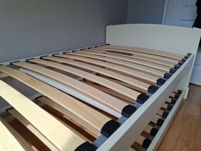 Single bed with guest bed