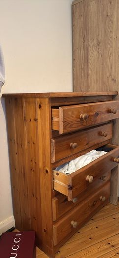 chest of drawers