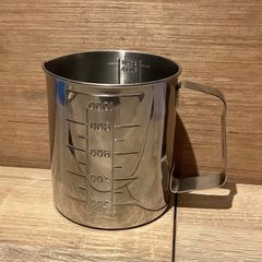 Stainless steel measuring beaker with a handle