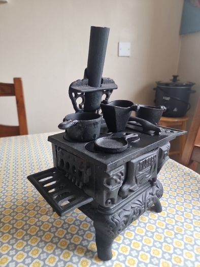 Mini Crescent CAST IRON Stove/Oven with stove items