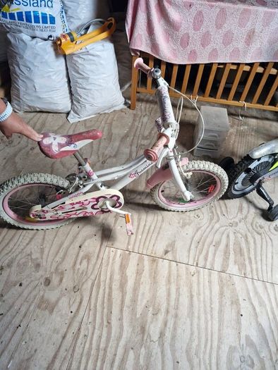 Bicycles & scooters/ gliders