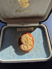 Vintage Cameo Brooch