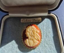 Vintage Cameo Brooch