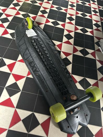 Sharker 3 wheel skateboard
