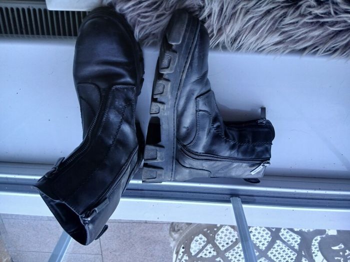 women's boots and shoes