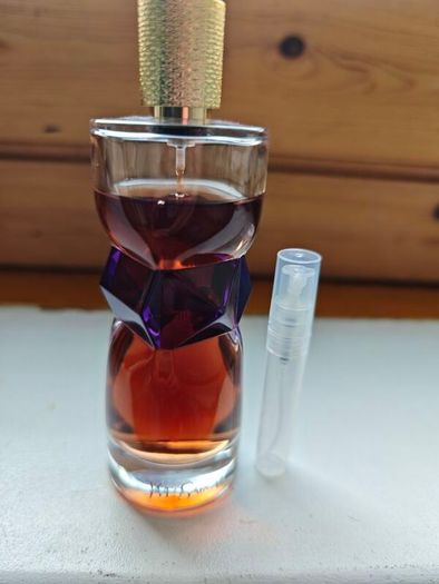 Yves Saint Laurent Manifesto sample
