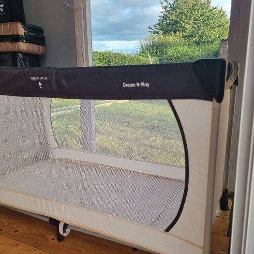 Travel cot Hauck Dream N Play
