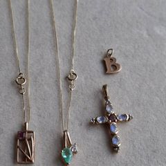 Vintage 9 CT gold necklaces, pendans.  Price from 65 euro