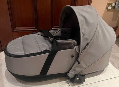 Baby zen Yoyo newborn bassinet