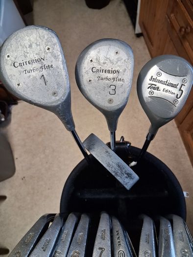 Golf Clubs. Complete Set Of Mens Right Handed Golf Clubs. Collect In Malahide Or Receive Via Registered Post.