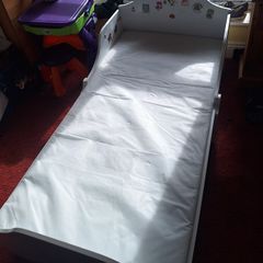 Toddler bed