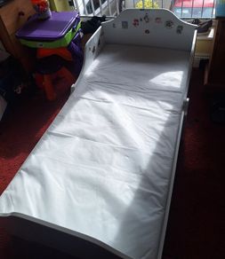Toddler bed