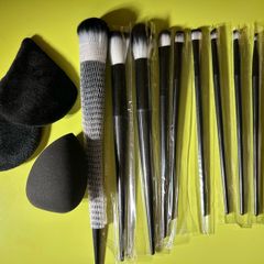 12pcs makeup brushes and sponge