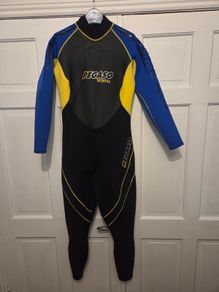 Ladies Wetsuit size 12 3mm