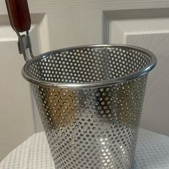 colander food strainer with wooden hook handle