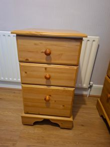 Chest of drawers/bedside table