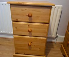 Chest of drawers/bedside table