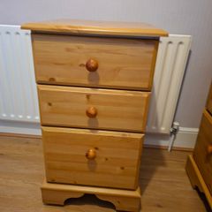 Chest of drawers/bedside table