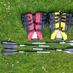 life vest + 2 paddles