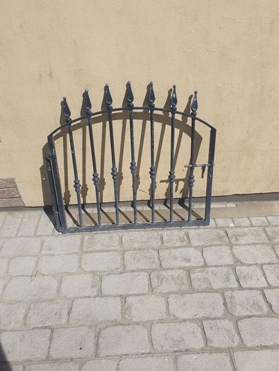 Gate