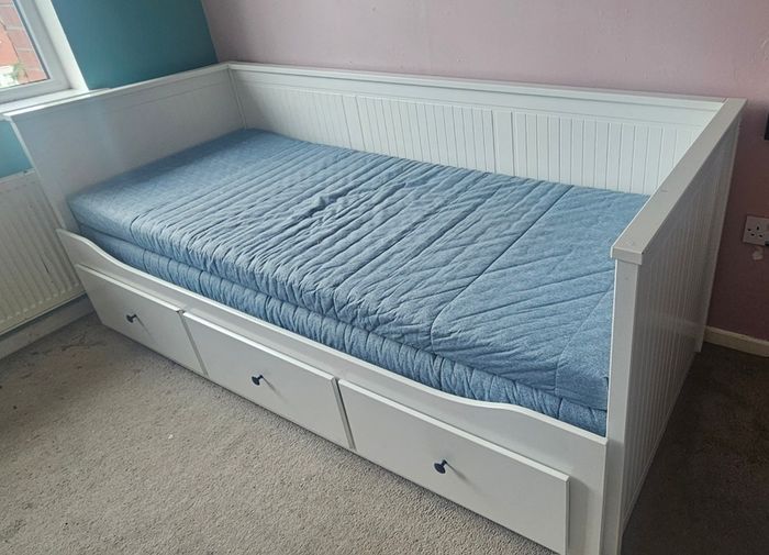 IKEA Hemnes day-bed, white, 3 drawers, 3 mattresses included