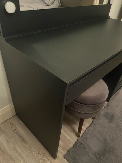 dressing table with mirror and lights