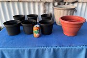 8 plastic flower pots