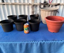 8 plastic flower pots