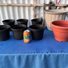 8 plastic flower pots