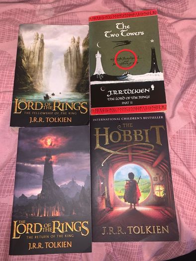 (4 Set) Lord of the rings trilogy & hobbit books